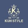 Kunstyle锟派时尚男装专注茄克、皮衣、风衣、裤子等,高端精致的服装工艺,融合艺术与生活的经典,随性洒脱的着装方式,创造独具时尚魅力的男装.

认证：该帐号服务由中山市西区浩淼时装厂提供,锟派KU
